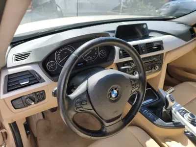 BMW 318 2014 - 14900 EUR, 185655 km - AUTO.MOTO.pt - 185655km - foto 9 de 21