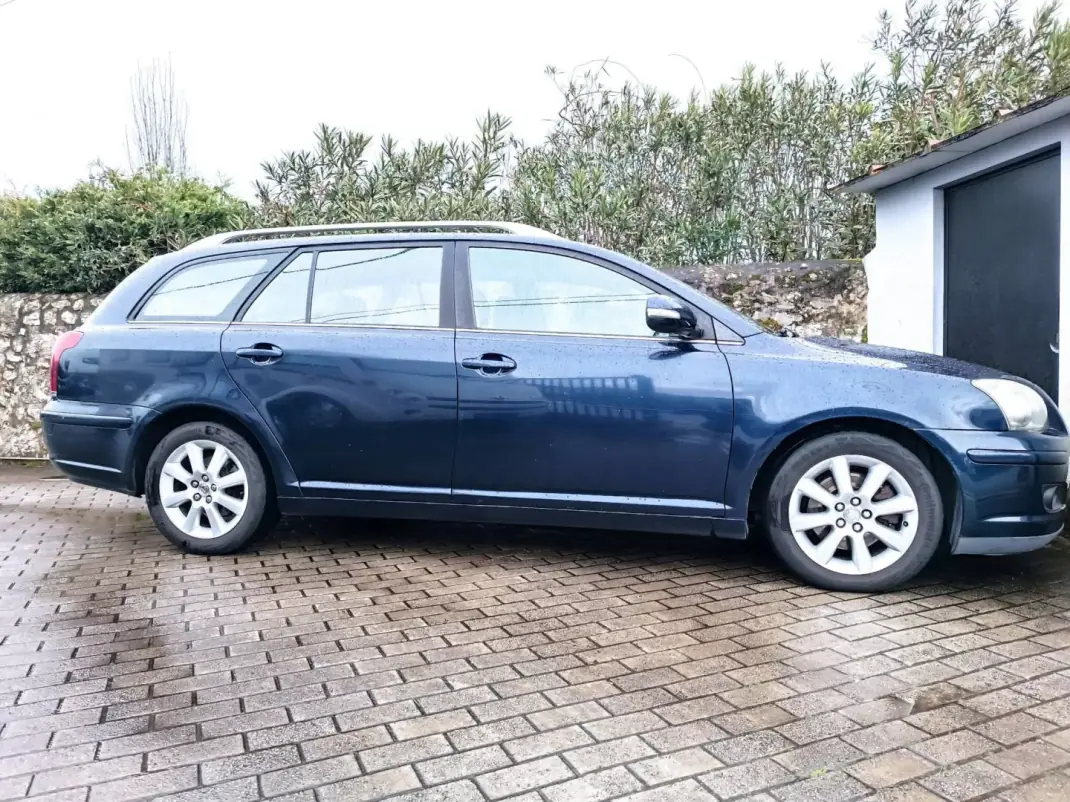 Toyota Avensis 2006 - 4999 EUR, 360000 km - AUTO.MOTO.pt - 360000km - foto 4 de 12