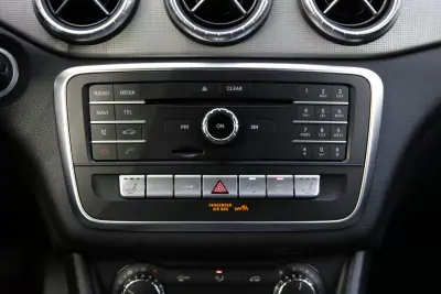 Mercedes-Benz CLA 200 2016 - 23500 EUR, 157000 km - AUTO.MOTO.pt - 157000km - foto 33 de 43