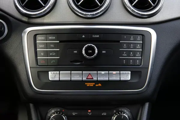 Mercedes-Benz CLA 200 2016 - 23500 EUR, 157000 km - AUTO.MOTO.pt - 157000km - foto 33 de 43