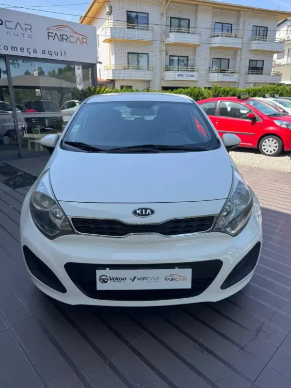 Kia Rio 2011 - 7400 EUR, 155000 km - AUTO.MOTO.pt - 155000km - foto 2 de 11