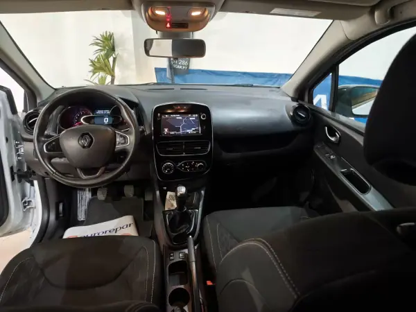 Renault Clio 2019 - 10990 EUR, 99000 km - AUTO.MOTO.pt - 99000km - foto 20 de 24