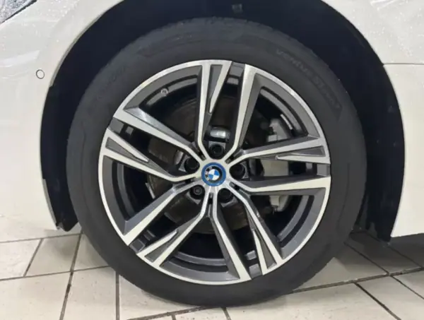 BMW i4 2022 - 37000 EUR, 54000 km - AUTO.MOTO.pt - 54000km - foto 6 de 13