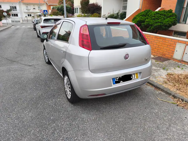 Fiat Grande Punto 2010 - 3950 EUR, 138000 km - AUTO.MOTO.pt - 138000km - foto 2 de 6