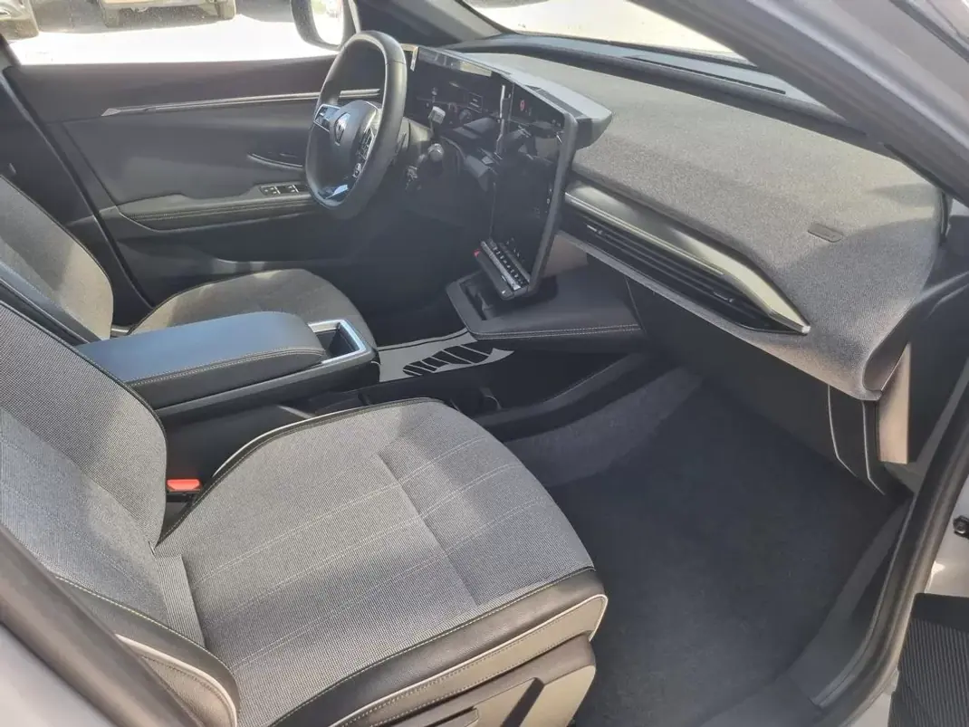 Renault Mégane E-Tech 2023 - 27750 EUR, 24000 km - 24000km - foto 10 de 14