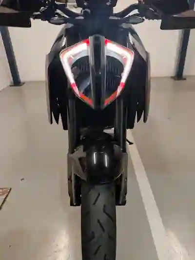 KTM 1290 Super Duke R 2017 — foto 3 de 9