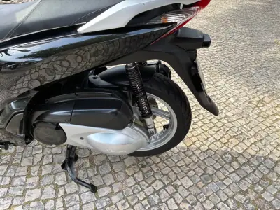 Honda SH 150i 2018 - 2950 EUR, 52726 km - AUTO.MOTO.pt - 52726km - foto 11 de 16