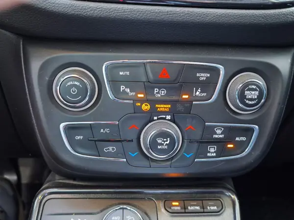 Jeep Compass 2020 - 22990 EUR, 79241 km - AUTO.MOTO.pt - 79241km - foto 11 de 30