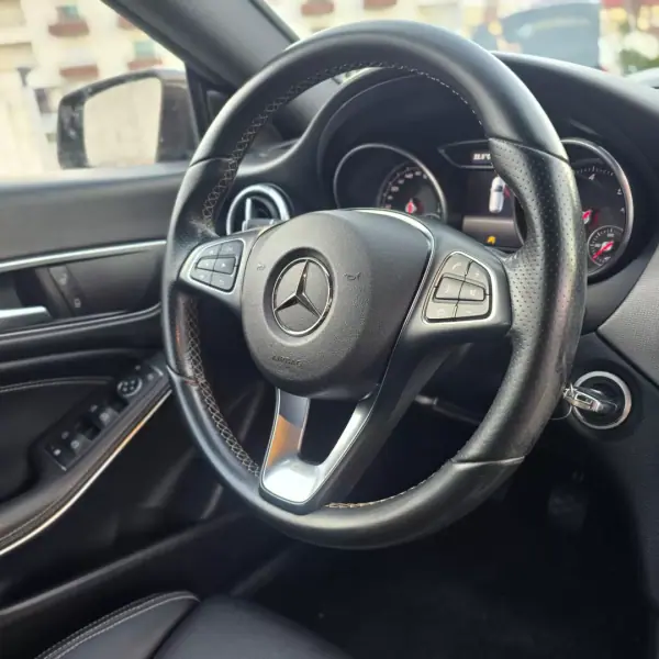 Mercedes-Benz CLA 180 2017 - 18950 EUR, 184855 km - AUTO.MOTO.pt - 184855km - foto 20 de 24