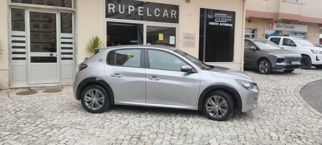 Peugeot e-208 2022 - 18800 EUR, 18081 km - 18081km - foto 6 de 19