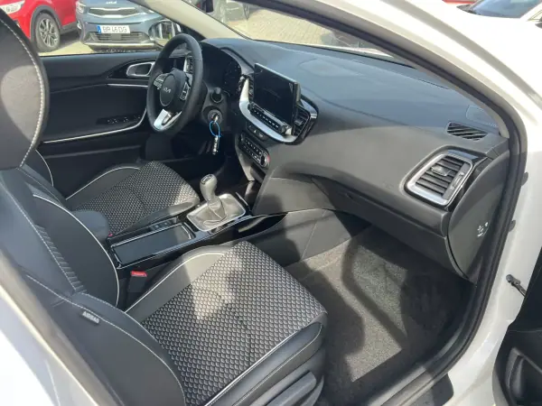 Kia Ceed 2025 - 23900 EUR, 10 km - AUTO.MOTO.pt - 10km - foto 11 de 20
