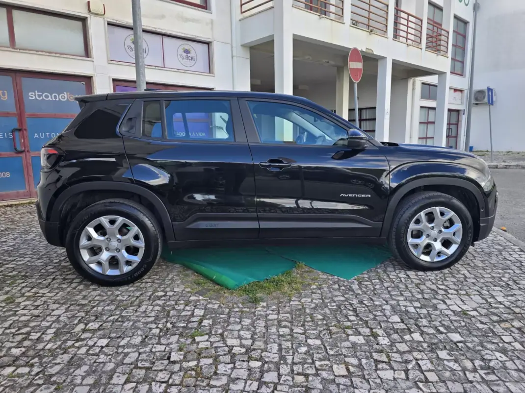 Jeep Avenger 2024 - 26450 EUR, 22000 km - AUTO.MOTO.pt - 22000km - foto 2 de 13