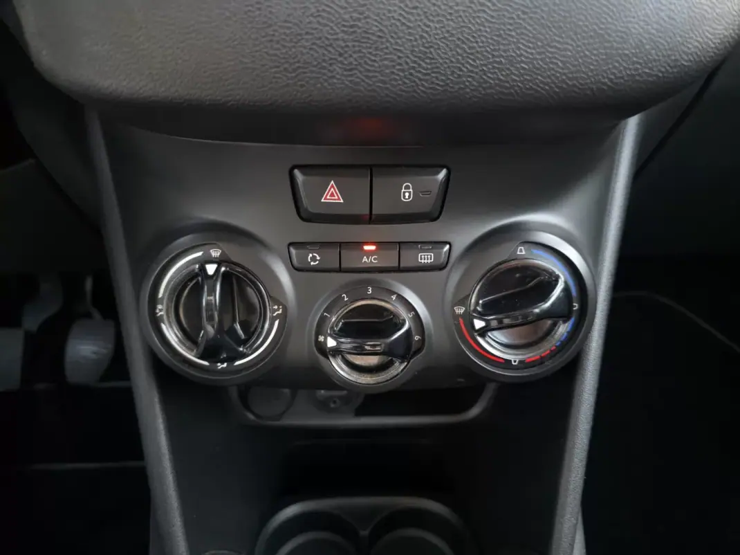 Peugeot 208 2016 - 13990 EUR, 163000 km - AUTO.MOTO.pt - 163000km - foto 24 de 31