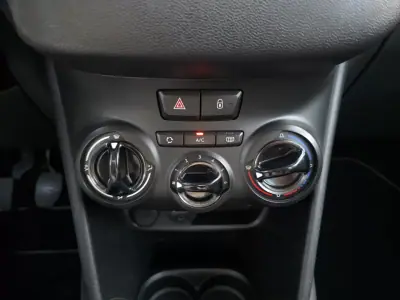 Peugeot 208 2016 - 13990 EUR, 163000 km - AUTO.MOTO.pt - 163000km - foto 24 de 31