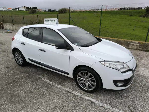 Renault Mégane 1.5 DCI III Hatchback 2013 - 3999 EUR, 317737 km - AUTO.MOTO.pt - 317737km - foto 22 de 50