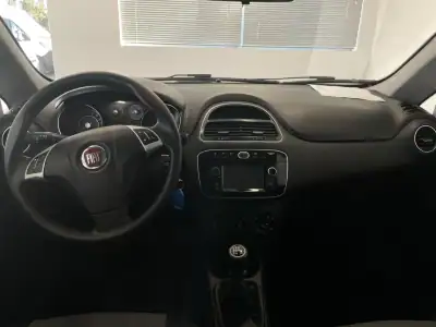 Fiat Punto 2017 - 9250 EUR, 97114 km - AUTO.MOTO.pt - 97114km - foto 2 de 13