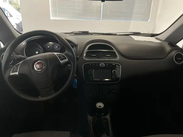 Fiat Punto 2017 - 9250 EUR, 97114 km - AUTO.MOTO.pt - 97114km - foto 2 de 13