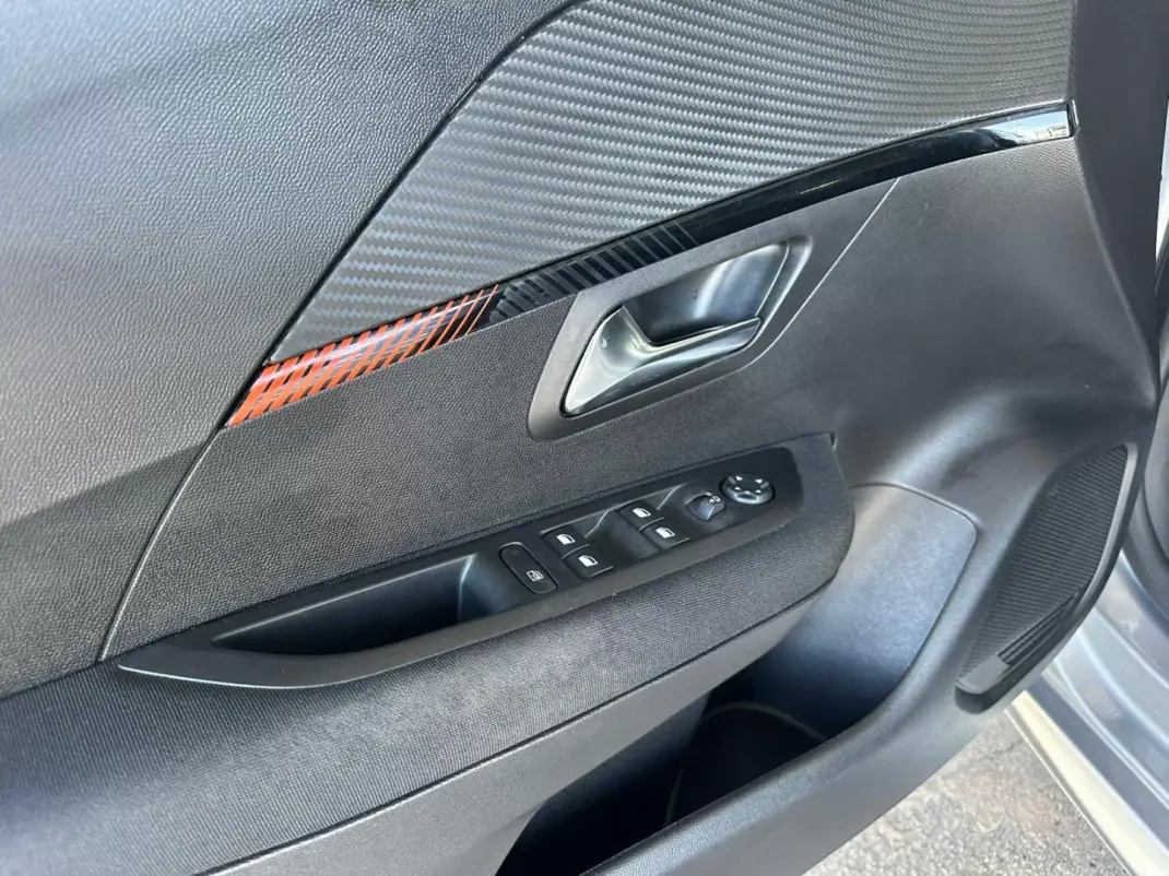 Peugeot 208 2023 - 16900 EUR, 27566 km - AUTO.MOTO.pt - 27566km - foto 29 de 36