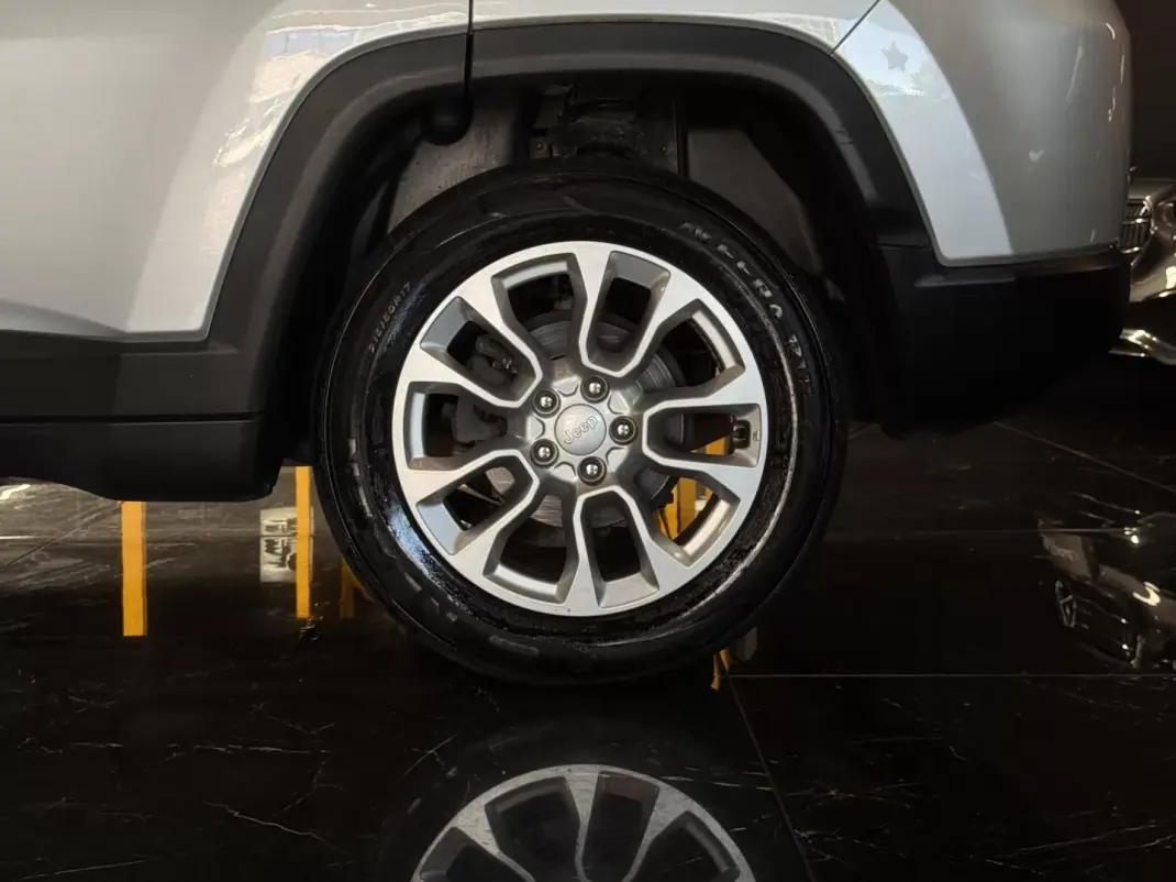 Jeep Compass 2021 - 18990 EUR, 40400 km - AUTO.MOTO.pt - 40400km - foto 10 de 27