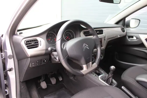 Citroën C-Elysée 2019 - 9750 EUR, 118000 km - AUTO.MOTO.pt - 118000km - foto 9 de 21