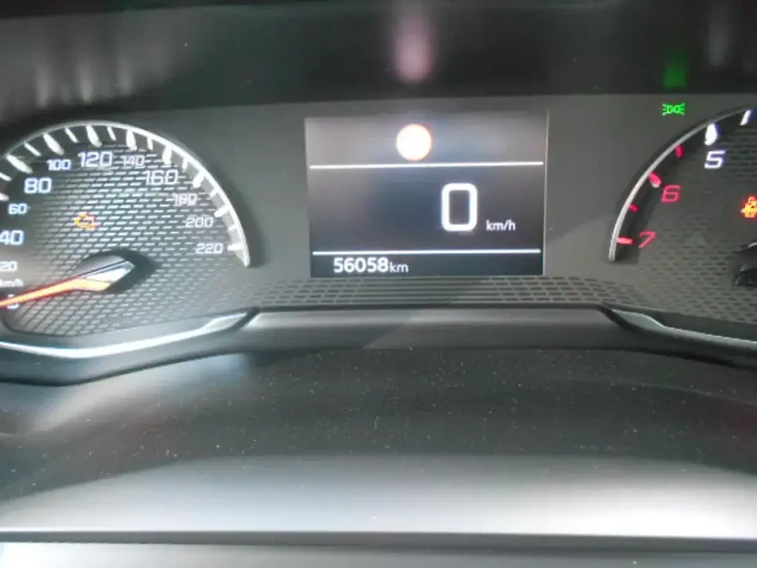 Peugeot 208 2023 - 15500 EUR, 56044 km - AUTO.MOTO.pt - 56044km - foto 10 de 11