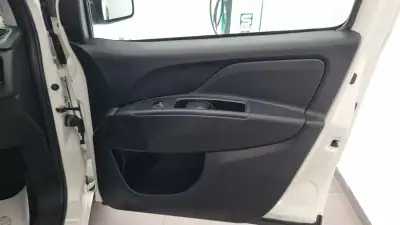 Fiat Doblo 1.6 M-JET2 3 LUG. 2021 - 13500 EUR, 55800 km - AUTO.MOTO.pt - 55800km - foto 22 de 28