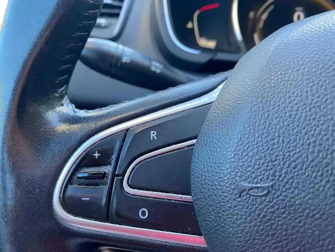 Renault Grand Scénic 2017 - 12950 EUR, 239000 km - AUTO.MOTO.pt - 239000km - foto 10 de 21