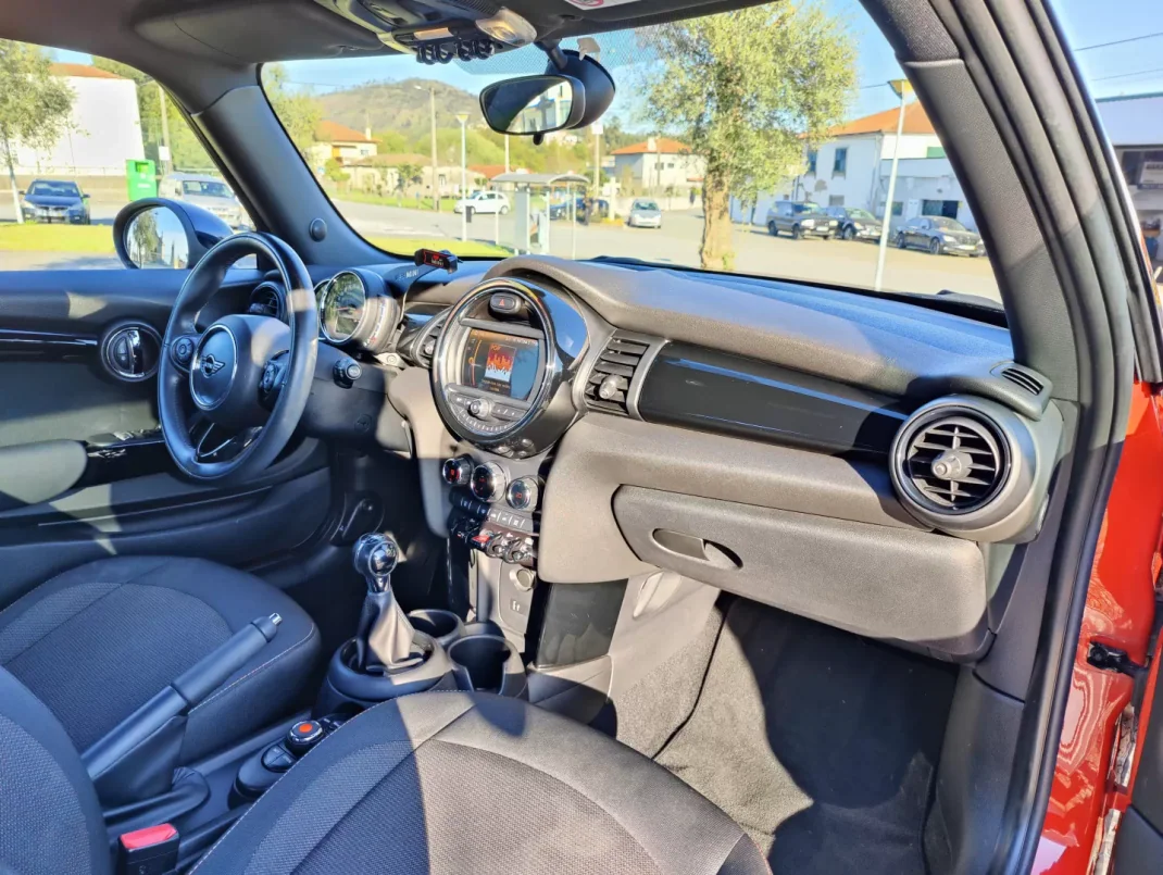 MINI Cooper 2019 - 16990 EUR, 115123 km - AUTO.MOTO.pt - 115123km - foto 9 de 12