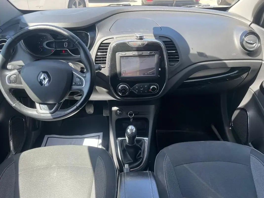 Renault Captur 2016 - 11900 EUR, 168210 km - AUTO.MOTO.pt - 168210km - foto 9 de 17