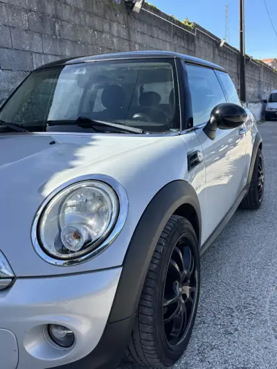 MINI Cooper 2010 - 7000 EUR, 208000 km - AUTO.MOTO.pt - 208000km - foto 3 de 11
