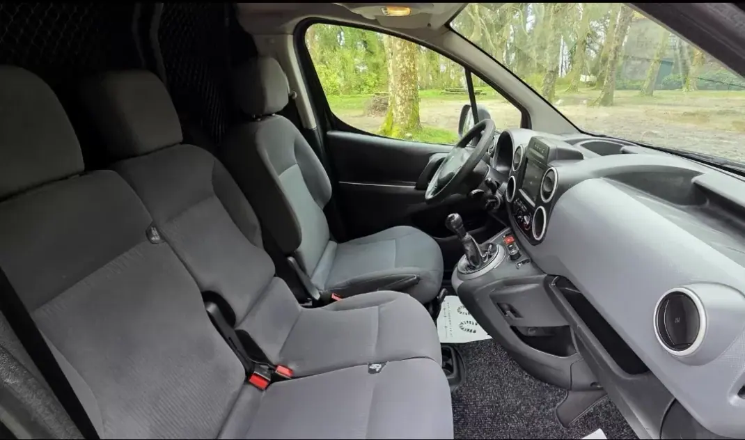 Peugeot Partner Office L1 2015 - 8350 EUR, 157000 km - AUTO.MOTO.pt - 157000km - foto 10 de 15