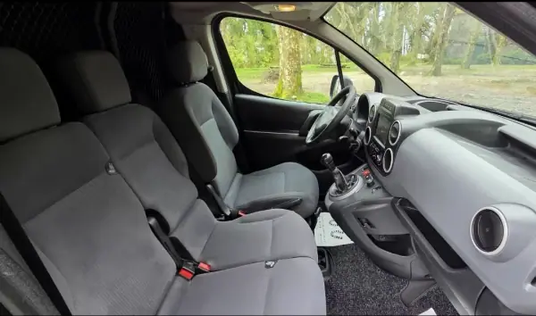 Peugeot Partner 2015 - 8350 EUR, 157000 km - AUTO.MOTO.pt - 157000km - foto 10 de 15