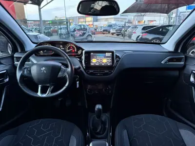 Peugeot 2008 2019 - 13250 EUR, 90000 km - AUTO.MOTO.pt - 90000km - foto 5 de 16