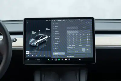 Tesla Model Y 2023 - 35950 EUR, 57000 km - 57000km - foto 41 de 49
