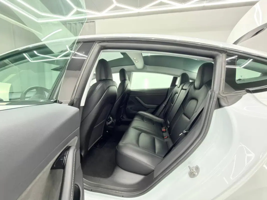 Tesla Model 3 2019 - 22750 EUR, 159999 km - AUTO.MOTO.pt - 159999km - foto 9 de 23