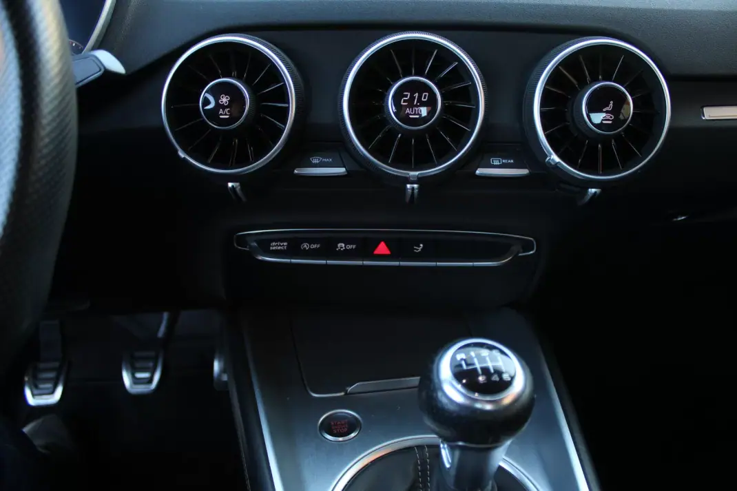 Audi TT Coupé 2016 - 22990 EUR, 184000 km - AUTO.MOTO.pt - 184000km - foto 18 de 24