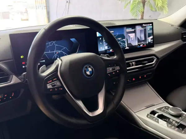 BMW 320 2023 - 29990 EUR, 129879 km - AUTO.MOTO.pt - 129879km - foto 9 de 19