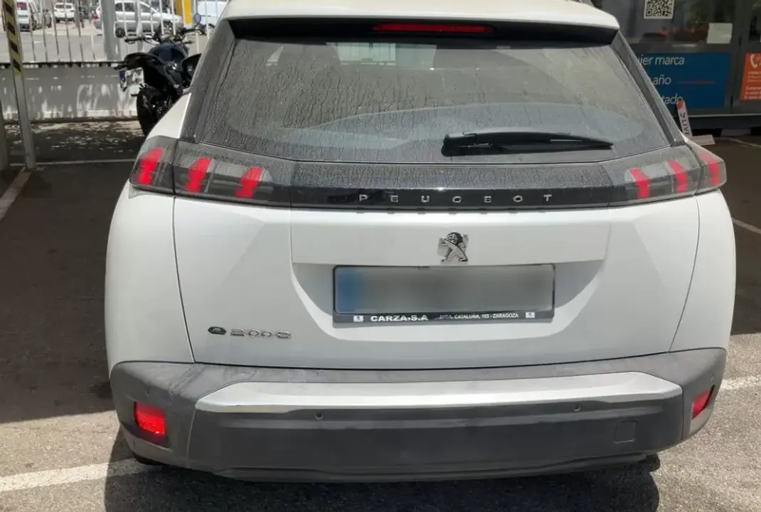 Peugeot e-2008 2020 - 15999 EUR, 126093 km - 126093km - foto 5 de 14