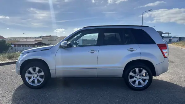 Suzuki Grand Vitara 2009 - 9900 EUR, 121000 km - AUTO.MOTO.pt - 121000km - foto 7 de 18