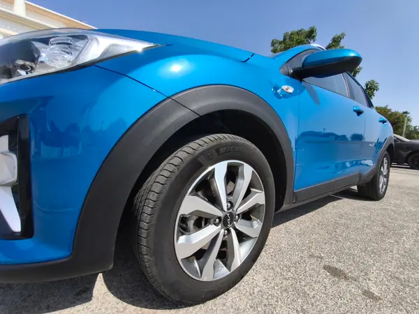 Kia Stonic 2025 - 15990 EUR, 12000 km - AUTO.MOTO.pt - 12000km - foto 8 de 11