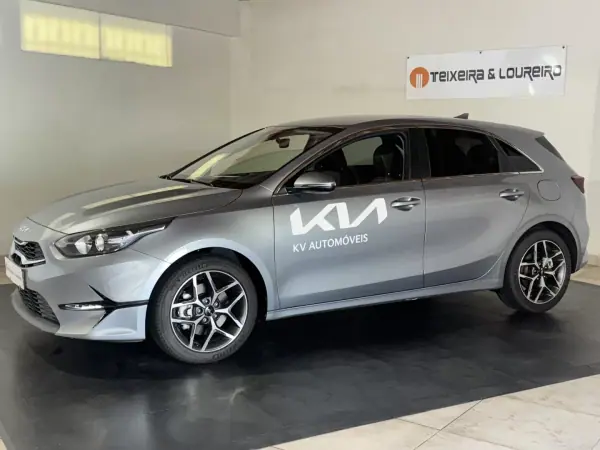Kia Ceed 2025 - 23900 EUR, 506 km - AUTO.MOTO.pt - 506km - foto 4 de 26