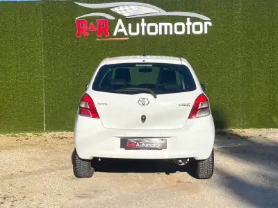 Toyota Yaris 2011 - 8500 EUR, 150000 km - AUTO.MOTO.pt - 150000km - foto 6 de 21