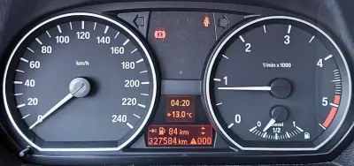 BMW 118 2018 - 9999 EUR, 300000 km - AUTO.MOTO.pt - 300000km - foto 12 de 24
