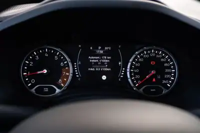 Jeep Renegade 2020 - 27500 EUR, 24000 km - AUTO.MOTO.pt - 24000km - foto 35 de 42