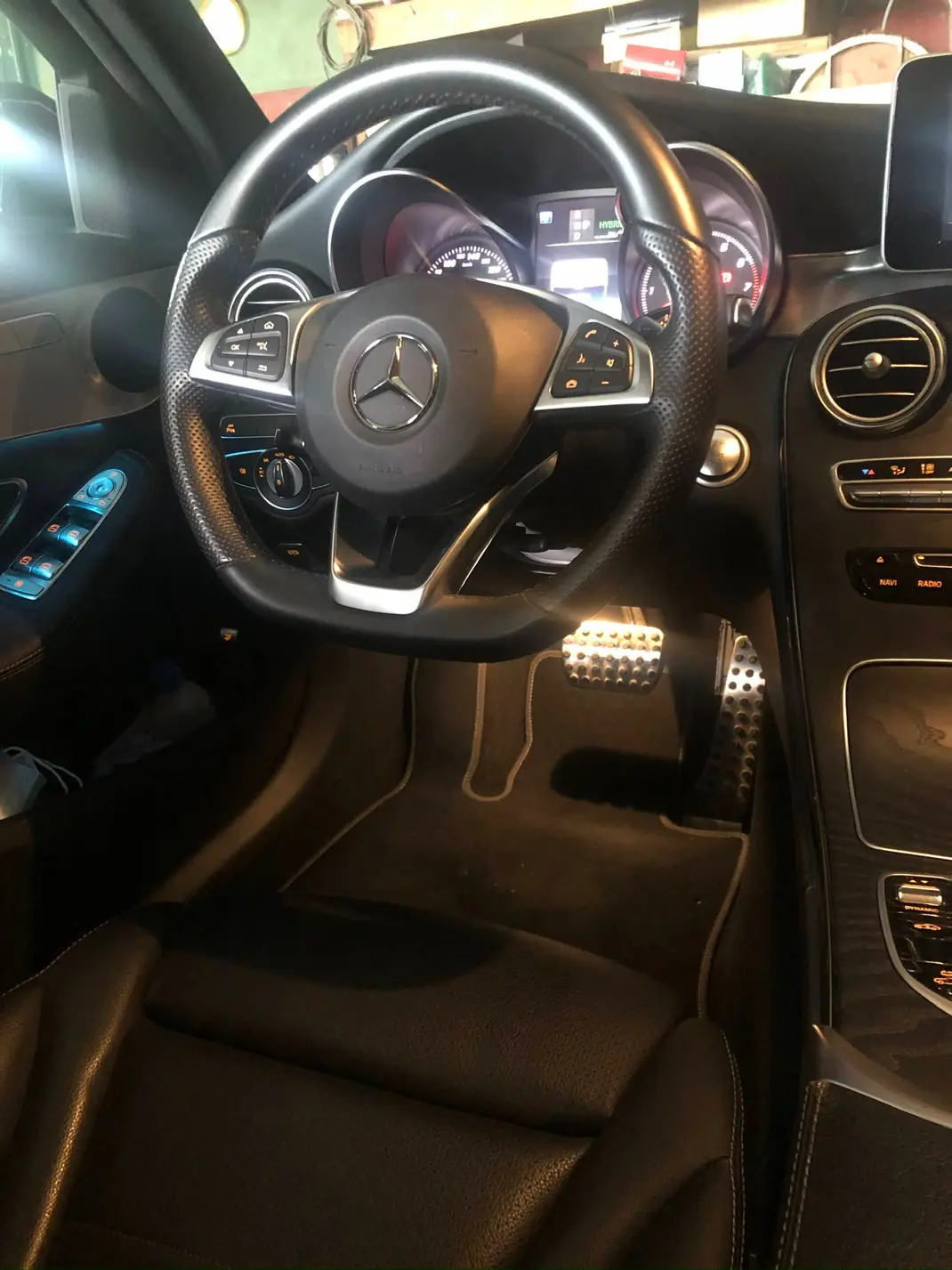 Mercedes-Benz C 350 2018 - 24999 EUR, 102000 km - AUTO.MOTO.pt - 102000km - foto 7 de 7