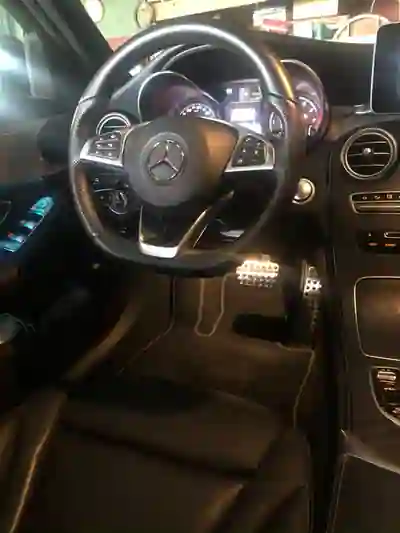 Mercedes-Benz C 350 2018 - 24999 EUR, 102000 km - AUTO.MOTO.pt - 102000km - foto 7 de 7