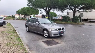 BMW 320 2010 - 12890 EUR, 157813 km - AUTO.MOTO.pt - 157813km - foto 3 de 41