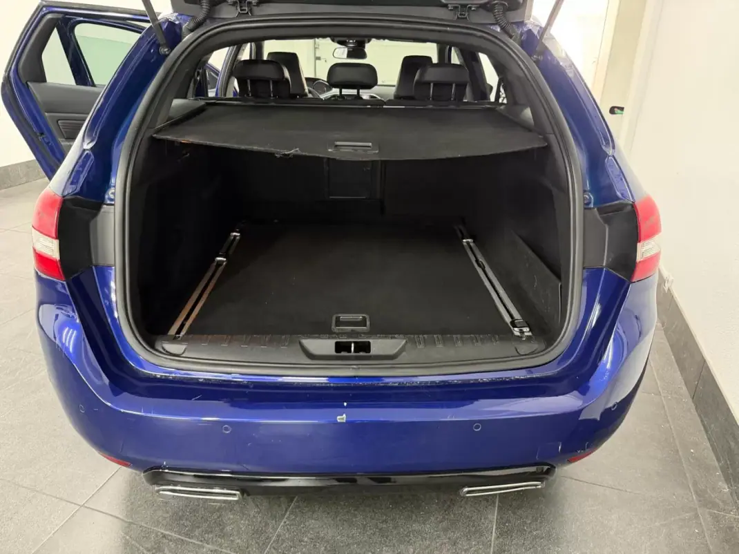Peugeot 308 SW 2015 - 9990 EUR, 166000 km - AUTO.MOTO.pt - 166000km - foto 17 de 21