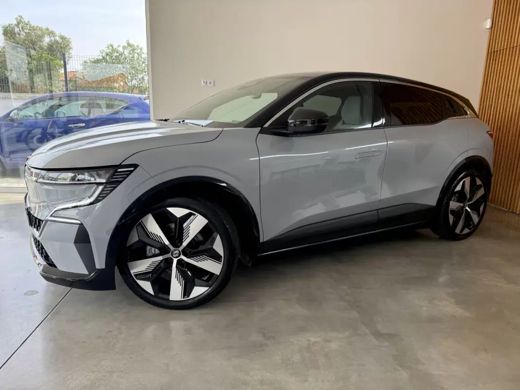 Renault Mégane E-Tech 2022 - 24999 EUR, 27000 km - AUTO.MOTO.pt - 27000km - foto 3 de 116