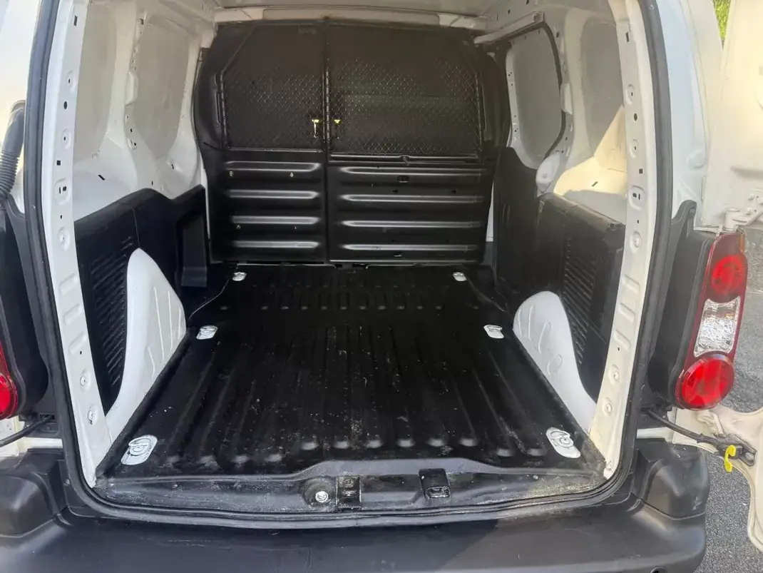 Citroën BERLINGO VAN XL 1.5 BLUE HDI 3 LUGARES 2012 - 6990 EUR, 247000 km - AUTO.MOTO.pt - 247000km - foto 17 de 24